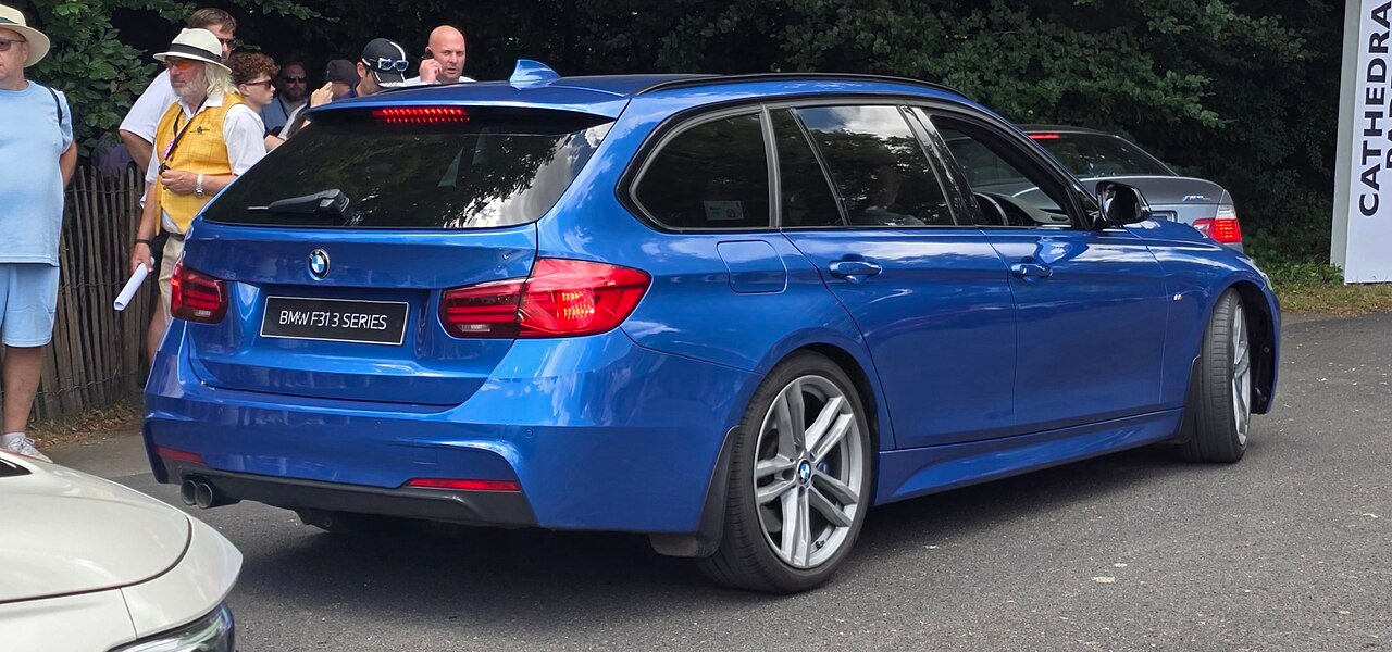 View 3 of 2025 BMW 3 Series SE