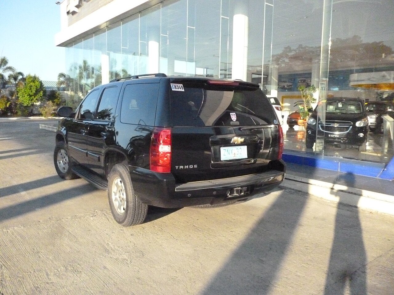 View 3 of 2003 Chevrolet Tahoe Limited