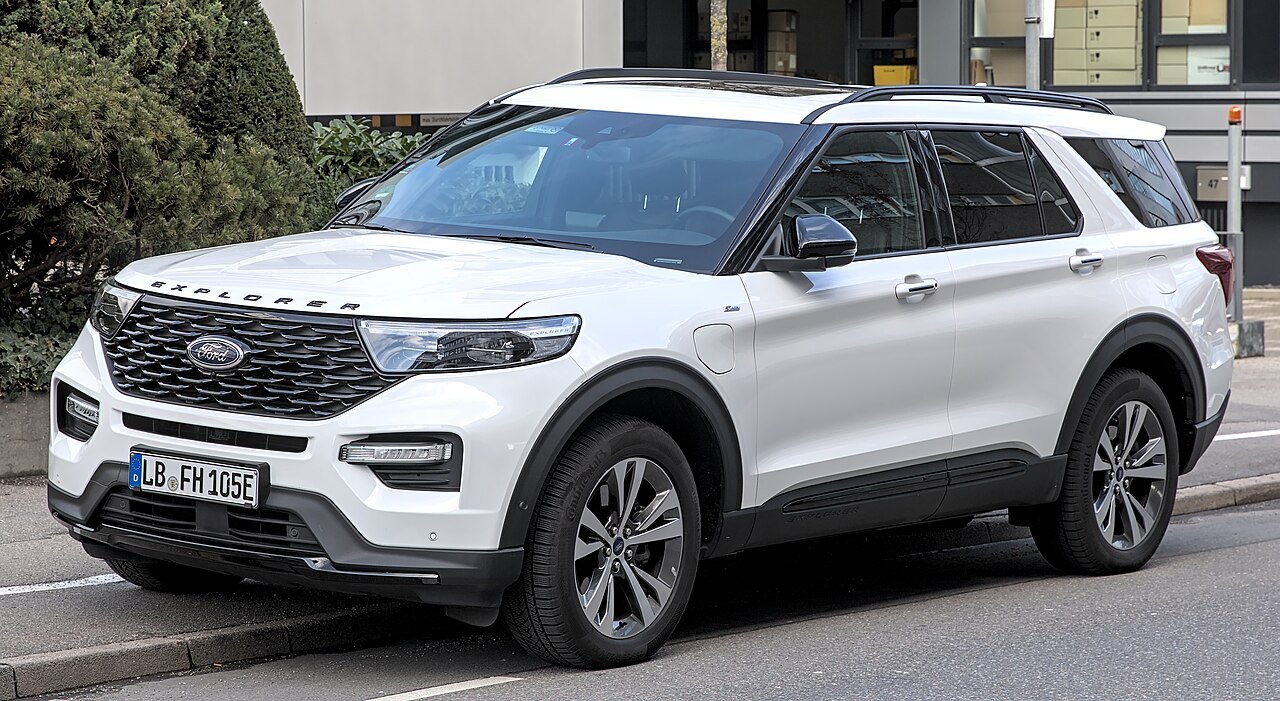 View 2 of 2023 Ford Explorer Touring