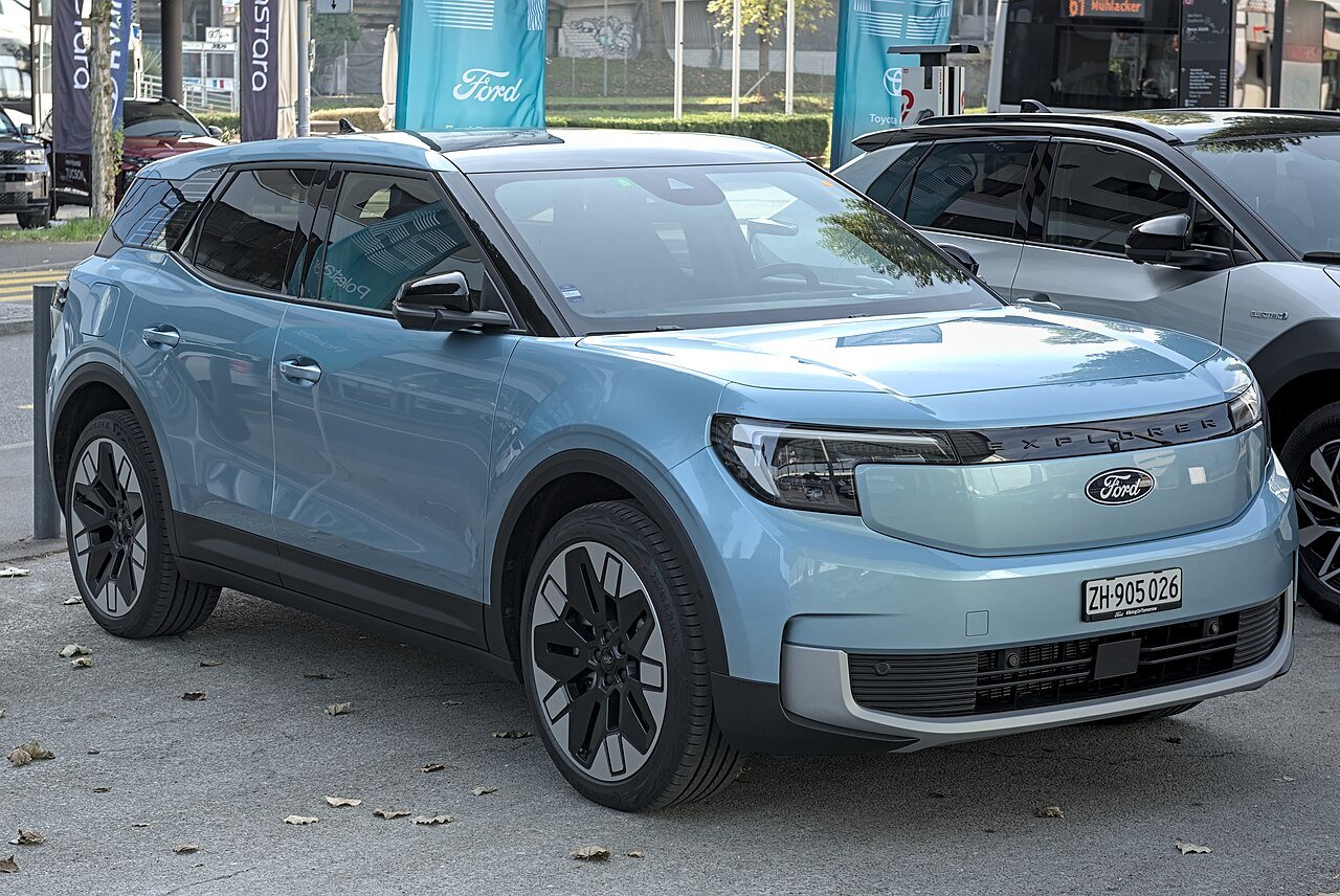 View 3 of 2023 Ford Explorer Touring