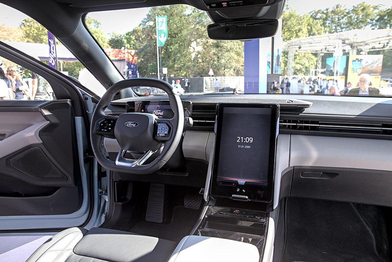 View 4 of 2023 Ford Explorer Touring