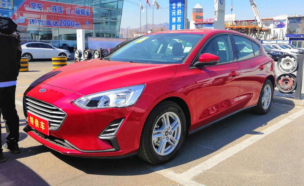 View 4 of 2018 Ford Focus S