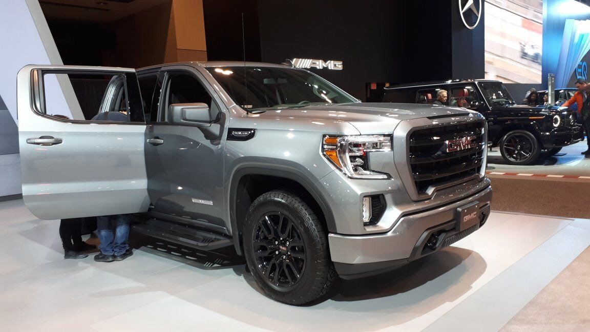 View 2 of 2019 GMC Sierra SLT