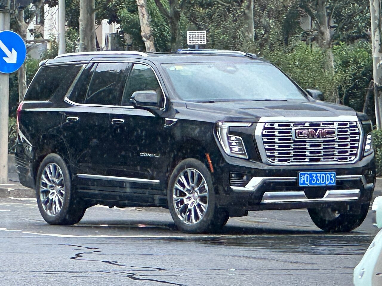 View 3 of 2021 GMC Yukon Touring