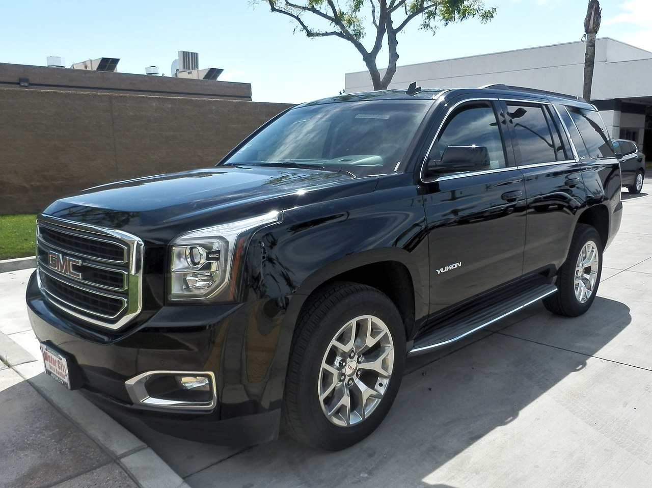 View 4 of 2021 GMC Yukon Touring