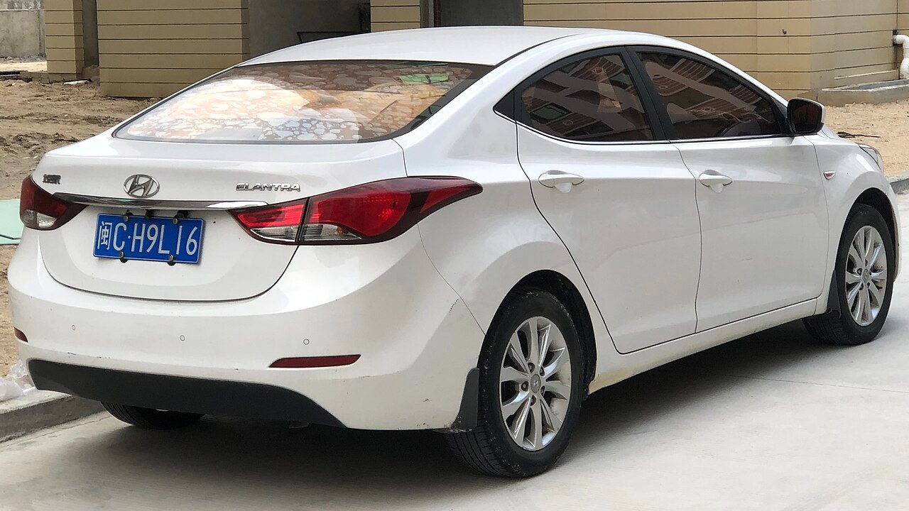 View 2 of 2022 Hyundai Elantra LE