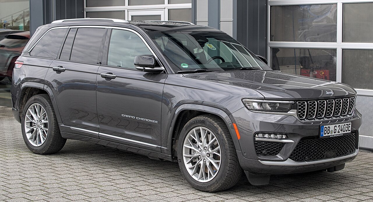 View 4 of 2022 Jeep Grand Cherokee SEL