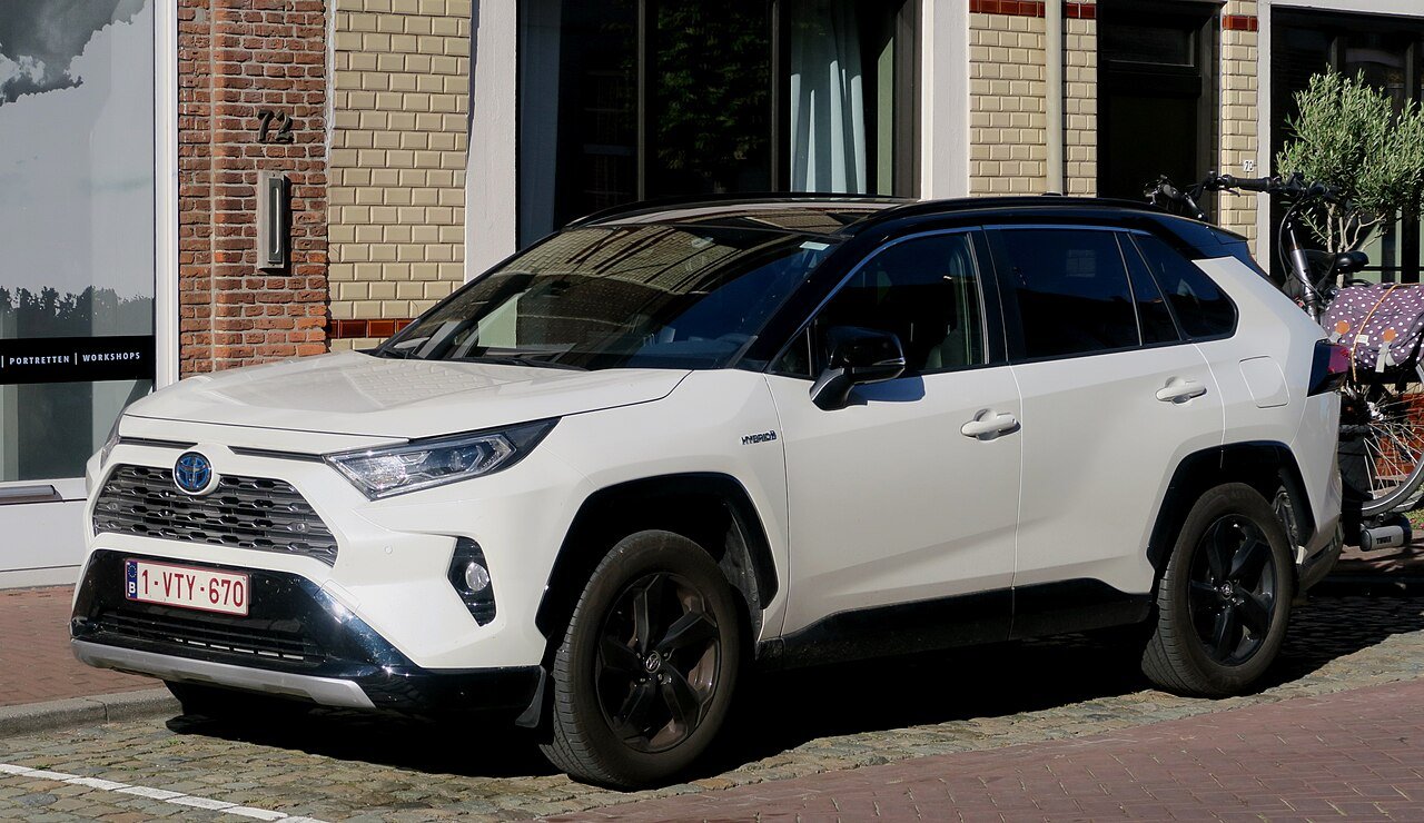 View 2 of 2018 Toyota RAV4 SE