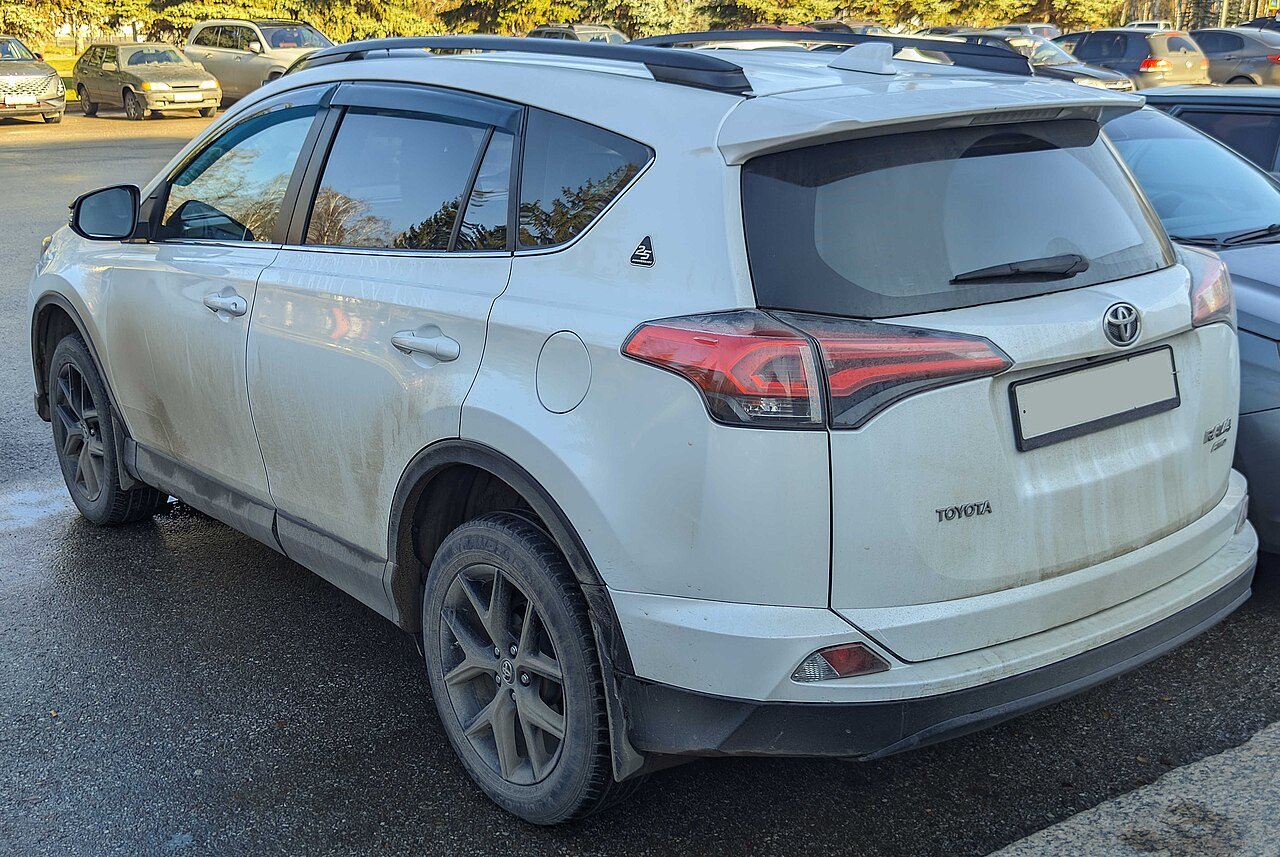 View 4 of 2018 Toyota RAV4 SE