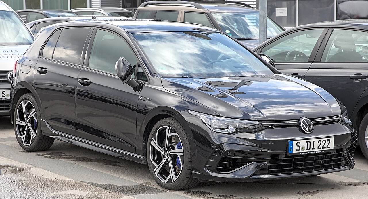 View 2 of 2020 Volkswagen Golf Style