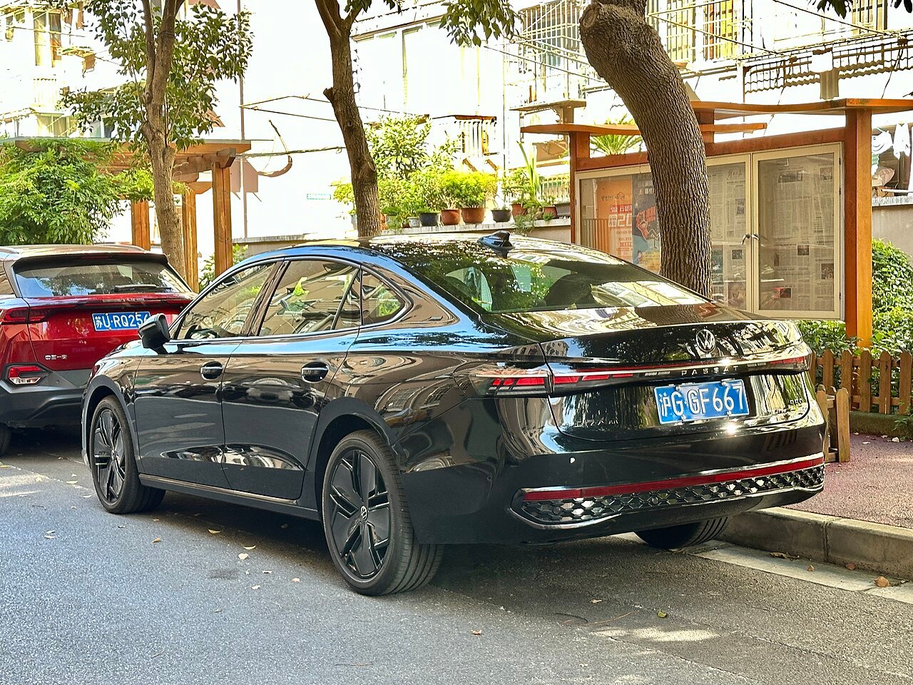View 4 of 2023 Volkswagen Passat LE